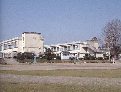 町立高鍋西小学校の校舎の写真