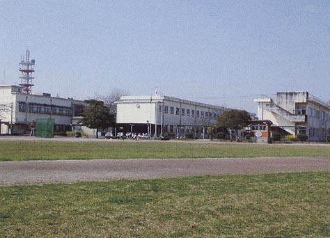 町立高鍋東小学校の校舎の写真