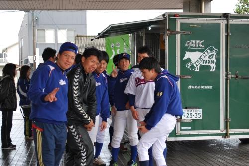 同朋大学ぎょうざ振る舞いの写真