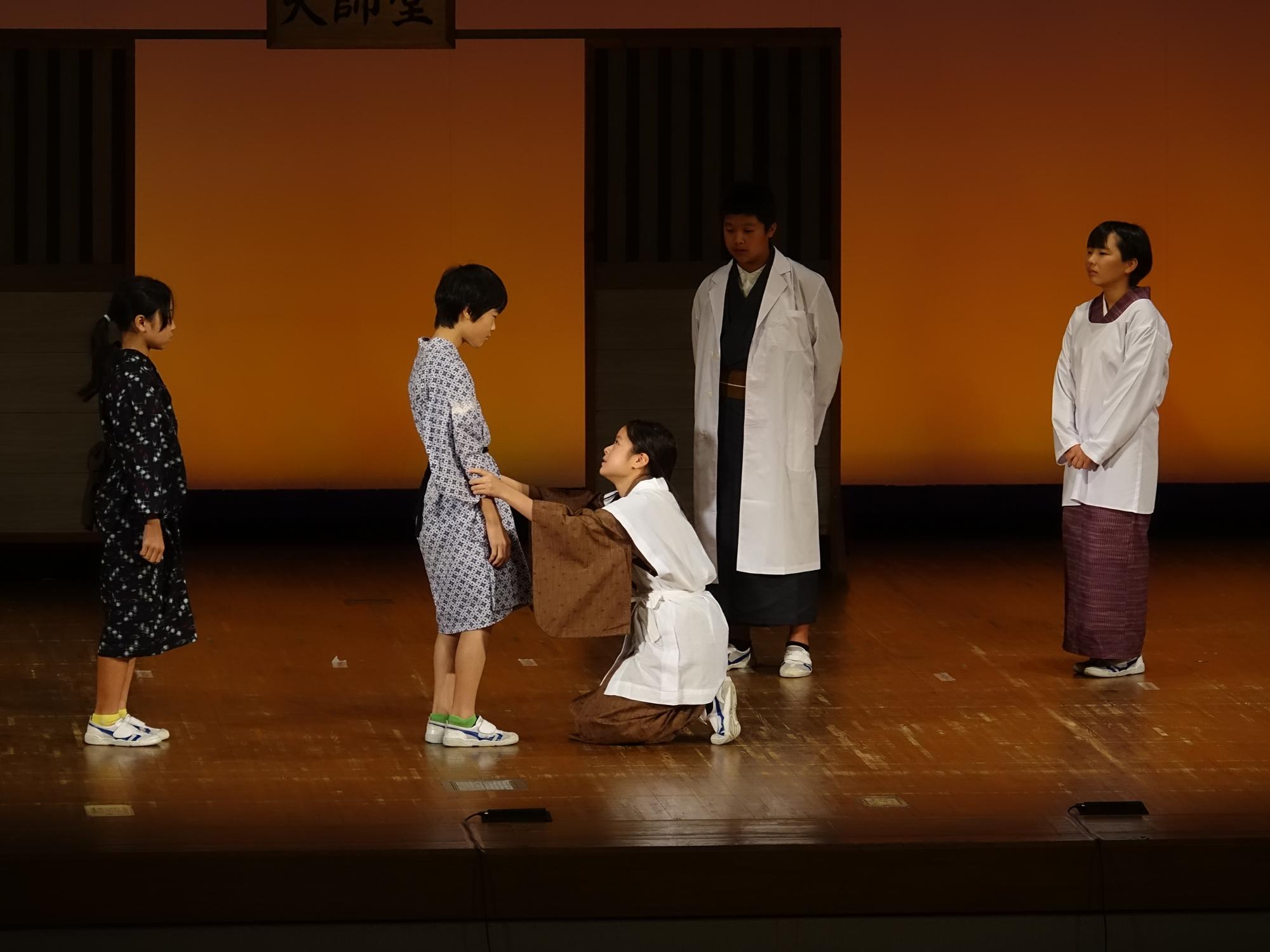 劇の様子2